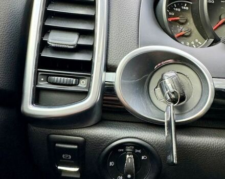 Белый Порше Каен, объемом двигателя 3 л и пробегом 120 тыс. км за 43500 $, фото 5 на Automoto.ua