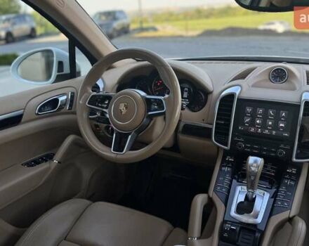 Белый Порше Каен, объемом двигателя 3.6 л и пробегом 70 тыс. км за 32000 $, фото 21 на Automoto.ua