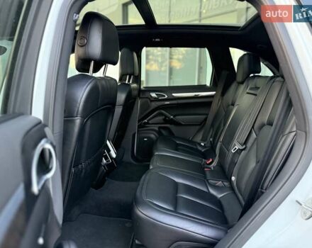 Белый Порше Каен, объемом двигателя 3.6 л и пробегом 62 тыс. км за 32999 $, фото 19 на Automoto.ua