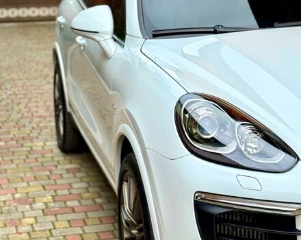 Белый Порше Каен, объемом двигателя 3 л и пробегом 120 тыс. км за 43500 $, фото 2 на Automoto.ua