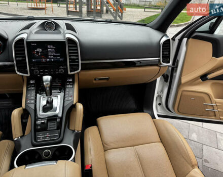 Білий Порше Cayenne, об'ємом двигуна 3.6 л та пробігом 150 тис. км за 29700 $, фото 43 на Automoto.ua