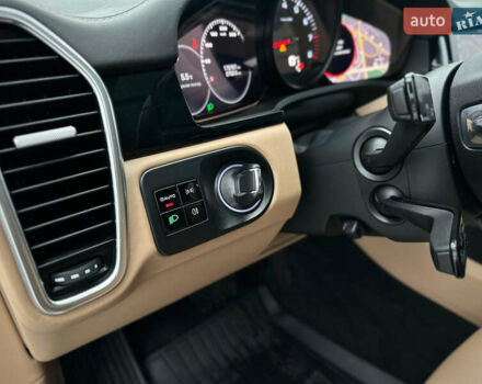 Белый Порше Каен, объемом двигателя 3 л и пробегом 179 тыс. км за 47800 $, фото 31 на Automoto.ua