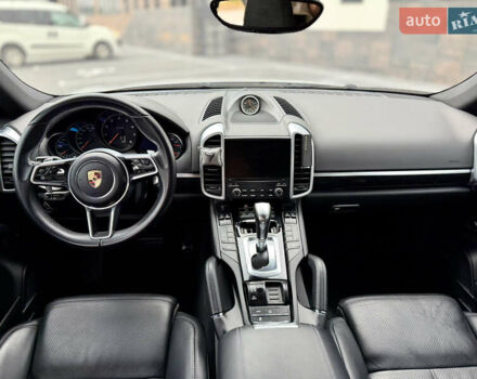 Белый Порше Каен, объемом двигателя 3.6 л и пробегом 126 тыс. км за 28500 $, фото 13 на Automoto.ua