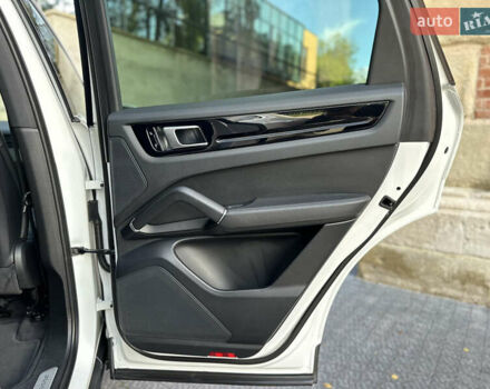 Белый Порше Каен, объемом двигателя 3 л и пробегом 105 тыс. км за 48500 $, фото 45 на Automoto.ua