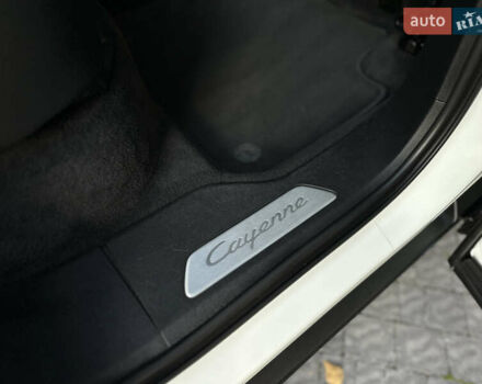 Белый Порше Каен, объемом двигателя 3 л и пробегом 105 тыс. км за 48500 $, фото 46 на Automoto.ua