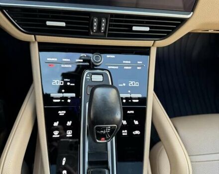 Білий Порше Cayenne, об'ємом двигуна 2.89 л та пробігом 115 тис. км за 49800 $, фото 40 на Automoto.ua