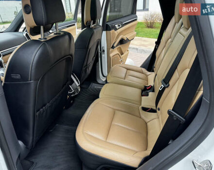 Белый Порше Каен, объемом двигателя 3.6 л и пробегом 150 тыс. км за 28900 $, фото 26 на Automoto.ua