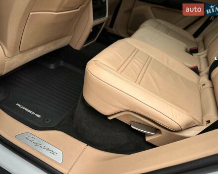 Белый Порше Каен, объемом двигателя 3 л и пробегом 179 тыс. км за 47800 $, фото 49 на Automoto.ua