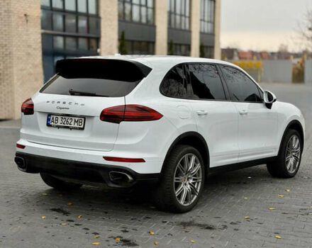 Белый Порше Каен, объемом двигателя 3.6 л и пробегом 126 тыс. км за 28500 $, фото 4 на Automoto.ua