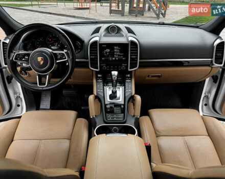 Белый Порше Каен, объемом двигателя 3.6 л и пробегом 150 тыс. км за 28900 $, фото 39 на Automoto.ua