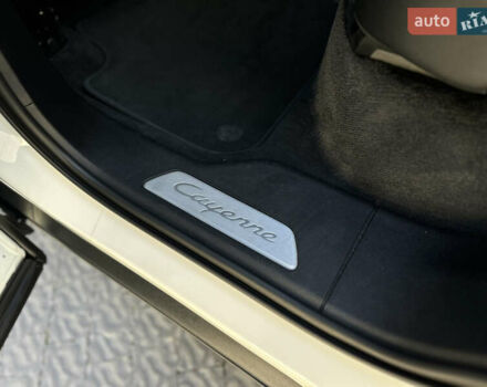 Белый Порше Каен, объемом двигателя 3 л и пробегом 105 тыс. км за 48500 $, фото 38 на Automoto.ua