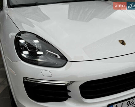 Белый Порше Каен, объемом двигателя 3.6 л и пробегом 150 тыс. км за 28900 $, фото 6 на Automoto.ua
