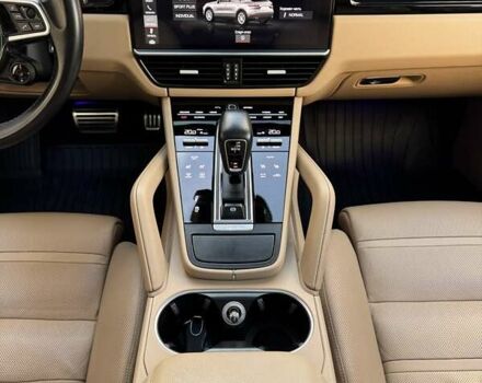 Білий Порше Cayenne, об'ємом двигуна 2.89 л та пробігом 115 тис. км за 49800 $, фото 32 на Automoto.ua