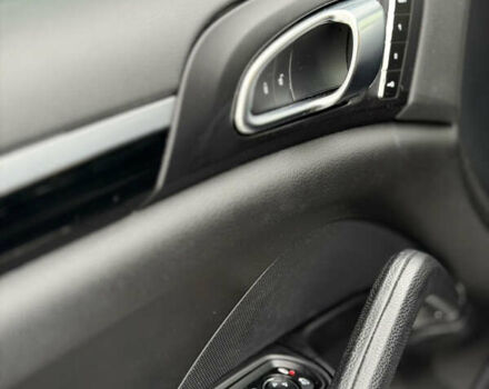 Белый Порше Каен, объемом двигателя 3.6 л и пробегом 126 тыс. км за 28500 $, фото 20 на Automoto.ua