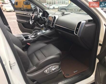 Білий Порше Cayenne, об'ємом двигуна 3.6 л та пробігом 89 тис. км за 32900 $, фото 25 на Automoto.ua