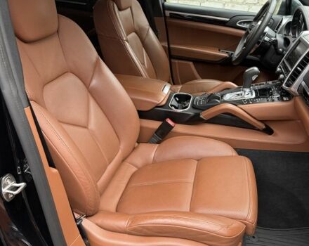 Білий Порше Cayenne, об'ємом двигуна 3 л та пробігом 200 тис. км за 25500 $, фото 2 на Automoto.ua