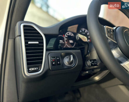 Белый Порше Каен, объемом двигателя 3 л и пробегом 105 тыс. км за 48500 $, фото 22 на Automoto.ua