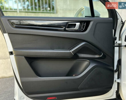 Белый Порше Каен, объемом двигателя 3 л и пробегом 105 тыс. км за 48500 $, фото 16 на Automoto.ua