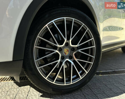 Белый Порше Каен, объемом двигателя 3 л и пробегом 105 тыс. км за 48500 $, фото 54 на Automoto.ua