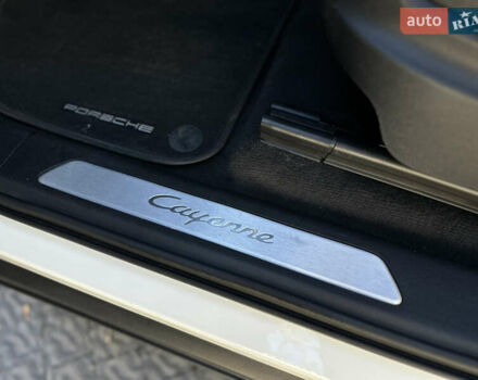 Белый Порше Каен, объемом двигателя 3 л и пробегом 105 тыс. км за 48500 $, фото 18 на Automoto.ua