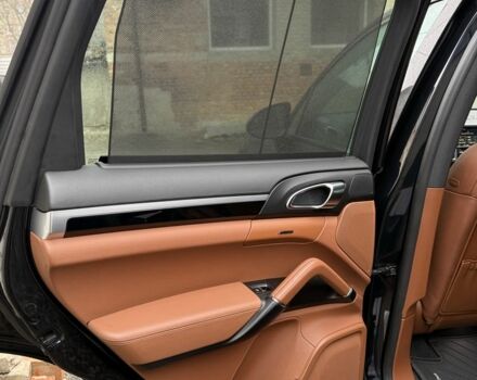 Білий Порше Cayenne, об'ємом двигуна 3 л та пробігом 200 тис. км за 25500 $, фото 5 на Automoto.ua
