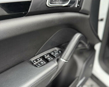 Белый Порше Каен, объемом двигателя 3.6 л и пробегом 126 тыс. км за 28500 $, фото 9 на Automoto.ua