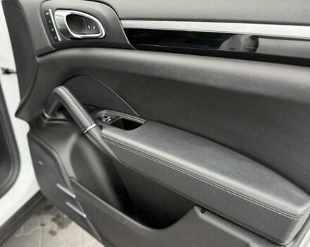 Белый Порше Каен, объемом двигателя 3.6 л и пробегом 126 тыс. км за 28500 $, фото 25 на Automoto.ua