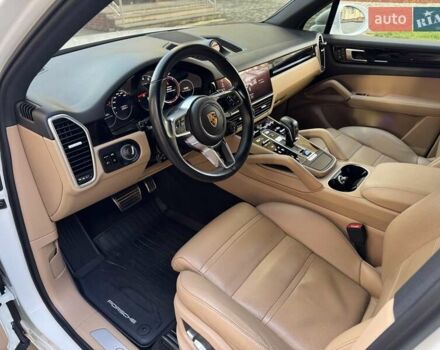 Білий Порше Cayenne, об'ємом двигуна 2.89 л та пробігом 115 тис. км за 49800 $, фото 27 на Automoto.ua