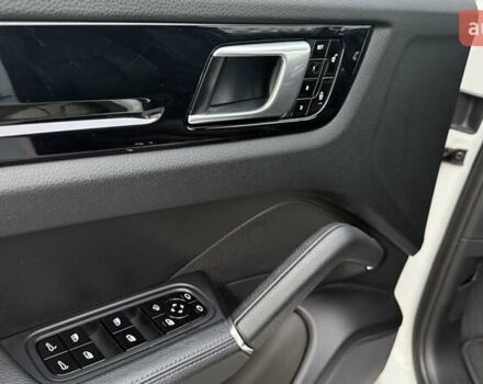 Белый Порше Каен, объемом двигателя 3 л и пробегом 137 тыс. км за 43000 $, фото 14 на Automoto.ua