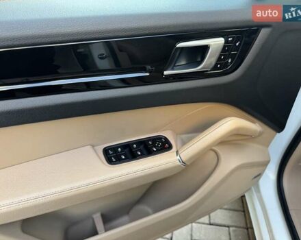 Білий Порше Cayenne, об'ємом двигуна 2.89 л та пробігом 115 тис. км за 49800 $, фото 45 на Automoto.ua