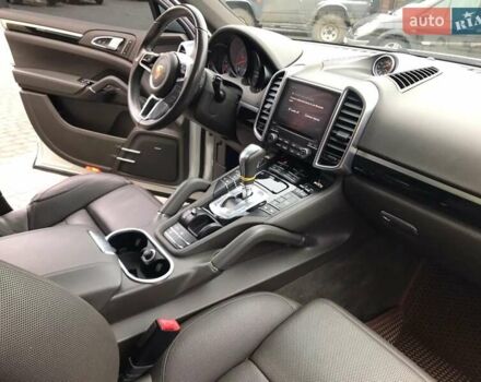 Білий Порше Cayenne, об'ємом двигуна 3.6 л та пробігом 89 тис. км за 32900 $, фото 27 на Automoto.ua