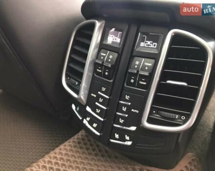 Білий Порше Cayenne, об'ємом двигуна 3.6 л та пробігом 89 тис. км за 32900 $, фото 37 на Automoto.ua