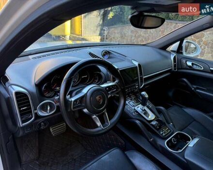 Білий Порше Cayenne, об'ємом двигуна 3.6 л та пробігом 111 тис. км за 31000 $, фото 28 на Automoto.ua