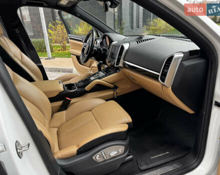 Білий Порше Cayenne, об'ємом двигуна 3.6 л та пробігом 150 тис. км за 29700 $, фото 36 на Automoto.ua