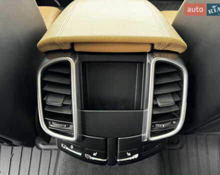 Белый Порше Каен, объемом двигателя 3.6 л и пробегом 150 тыс. км за 28900 $, фото 44 на Automoto.ua