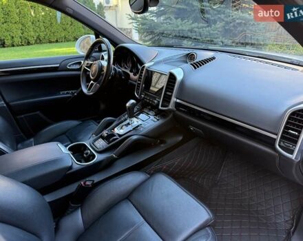 Білий Порше Cayenne, об'ємом двигуна 3.6 л та пробігом 111 тис. км за 31000 $, фото 34 на Automoto.ua