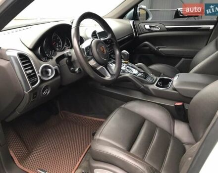 Білий Порше Cayenne, об'ємом двигуна 3.6 л та пробігом 89 тис. км за 32900 $, фото 17 на Automoto.ua