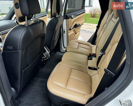 Білий Порше Cayenne, об'ємом двигуна 3.6 л та пробігом 150 тис. км за 29700 $, фото 26 на Automoto.ua