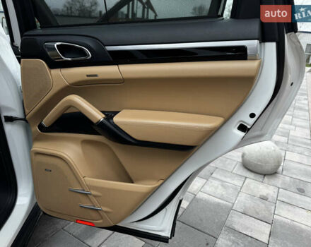 Білий Порше Cayenne, об'ємом двигуна 3.6 л та пробігом 150 тис. км за 29700 $, фото 29 на Automoto.ua