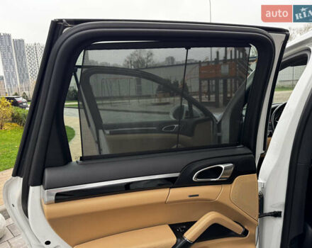 Білий Порше Cayenne, об'ємом двигуна 3.6 л та пробігом 150 тис. км за 29700 $, фото 23 на Automoto.ua