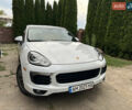 Белый Порше Каен, объемом двигателя 3.6 л и пробегом 142 тыс. км за 33000 $, фото 2 на Automoto.ua