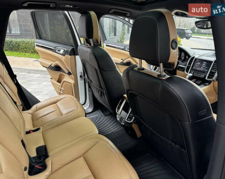 Білий Порше Cayenne, об'ємом двигуна 3.6 л та пробігом 150 тис. км за 29700 $, фото 32 на Automoto.ua