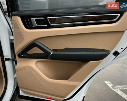 Белый Порше Каен, объемом двигателя 3 л и пробегом 179 тыс. км за 47800 $, фото 63 на Automoto.ua