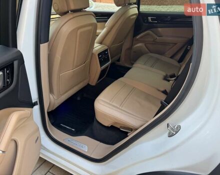 Білий Порше Cayenne, об'ємом двигуна 2.89 л та пробігом 115 тис. км за 49800 $, фото 52 на Automoto.ua
