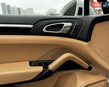 Белый Порше Каен, объемом двигателя 3.6 л и пробегом 150 тыс. км за 28900 $, фото 15 на Automoto.ua