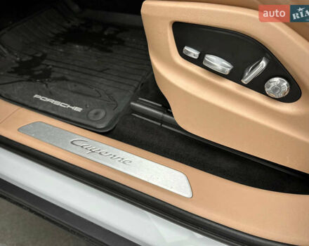 Белый Порше Каен, объемом двигателя 3 л и пробегом 179 тыс. км за 47800 $, фото 41 на Automoto.ua