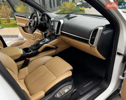 Белый Порше Каен, объемом двигателя 3.6 л и пробегом 150 тыс. км за 28900 $, фото 37 на Automoto.ua