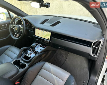 Белый Порше Каен, объемом двигателя 3 л и пробегом 105 тыс. км за 48500 $, фото 52 на Automoto.ua