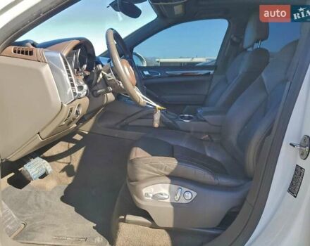 Белый Порше Каен, объемом двигателя 0 л и пробегом 53 тыс. км за 9000 $, фото 6 на Automoto.ua