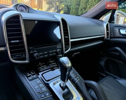 Білий Порше Cayenne, об'ємом двигуна 3.6 л та пробігом 111 тис. км за 31000 $, фото 29 на Automoto.ua